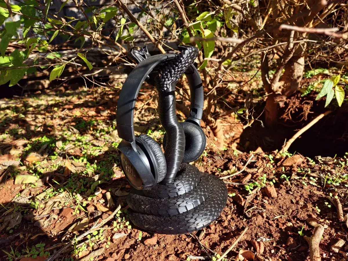 Serpent's Embrace Headphone Stand