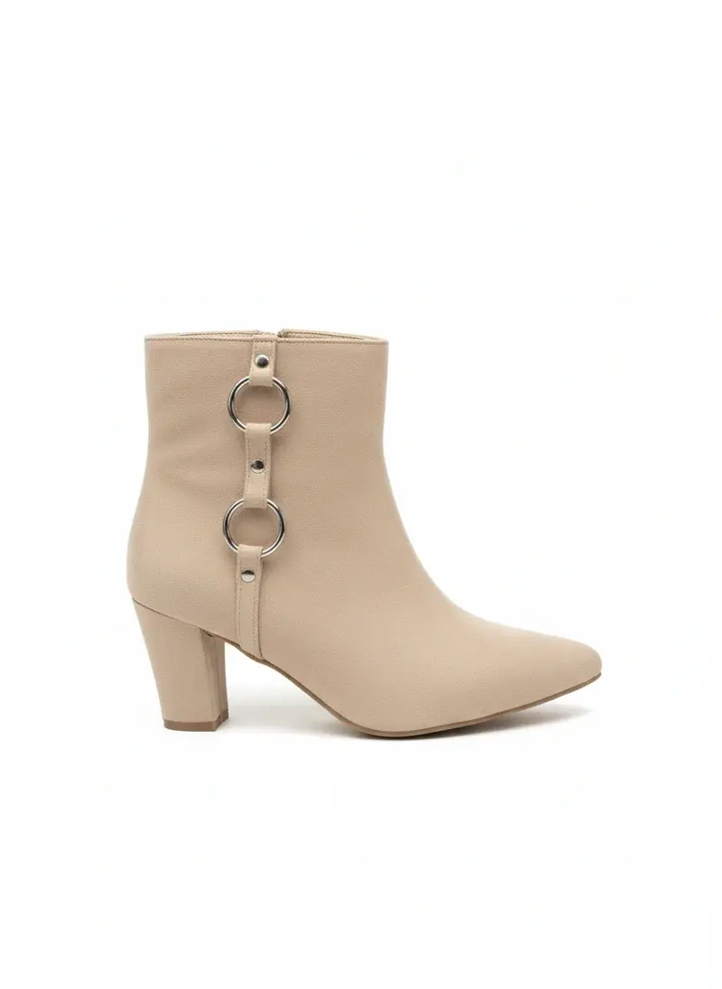 Elegant ankle boots with metallic ring details B-49
