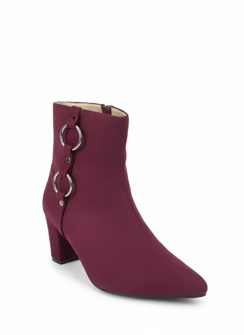 Elegant ankle boots with metallic ring details B-49