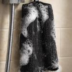 BLACK EXFOLIATING TOWEL